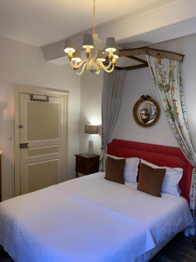 La Grenouille Noire Hotel Marcillat-en-Combraille Exterior foto